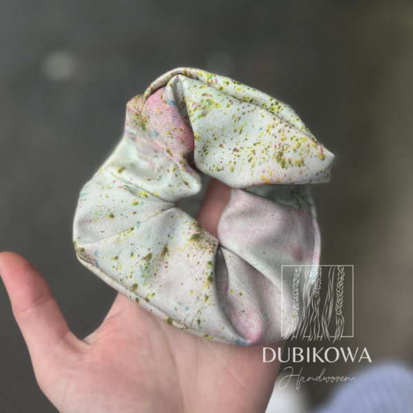 "Soft pink" hand band